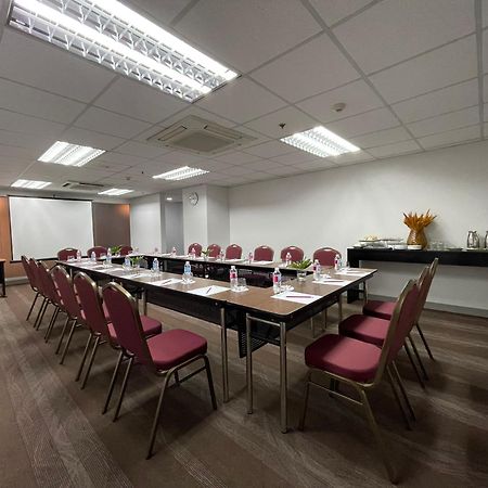 Go Hotels Plus Mandaluyong Eksteriør billede