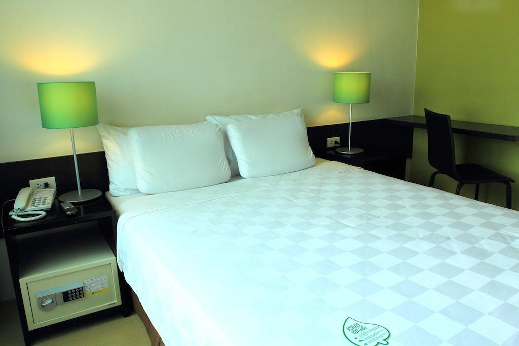 Go Hotels Plus Mandaluyong Værelse billede