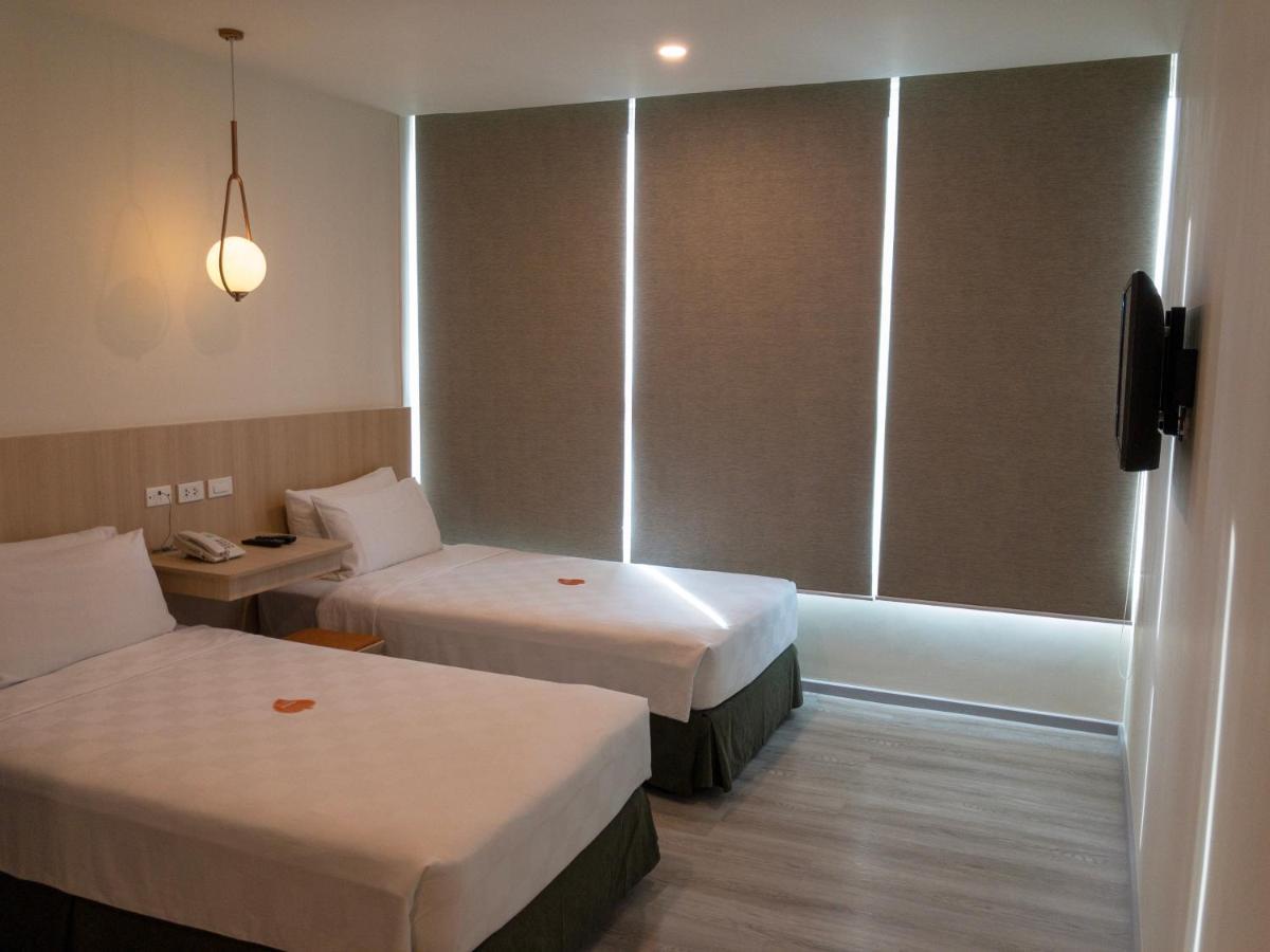 Go Hotels Plus Mandaluyong Eksteriør billede
