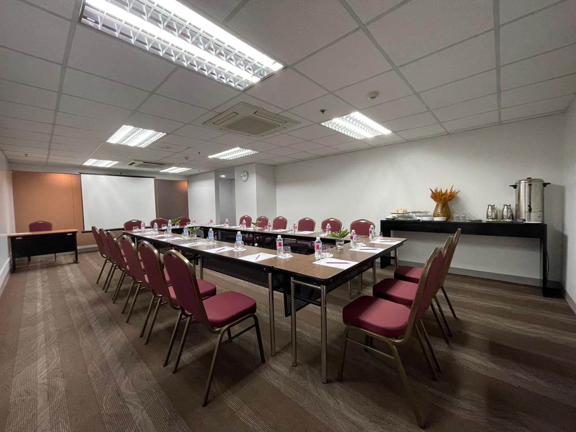 Go Hotels Plus Mandaluyong Eksteriør billede