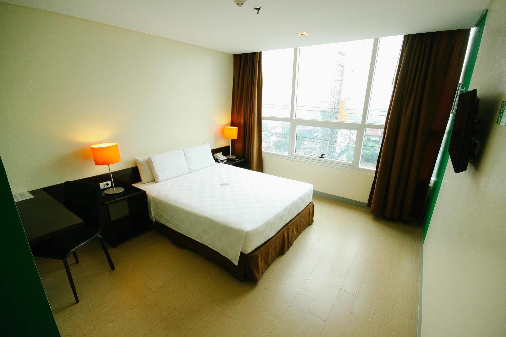 Go Hotels Plus Mandaluyong Eksteriør billede