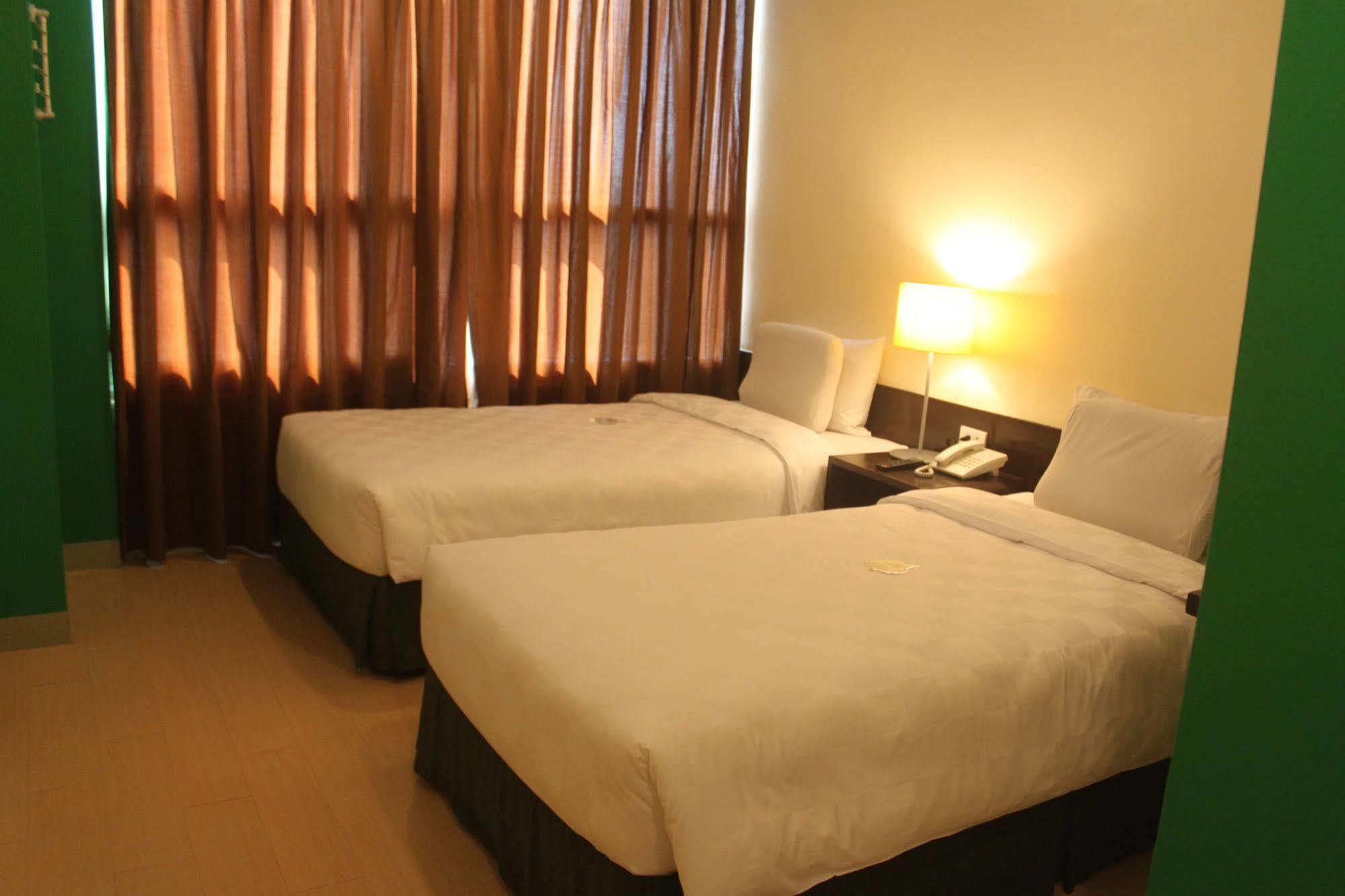Go Hotels Plus Mandaluyong Eksteriør billede